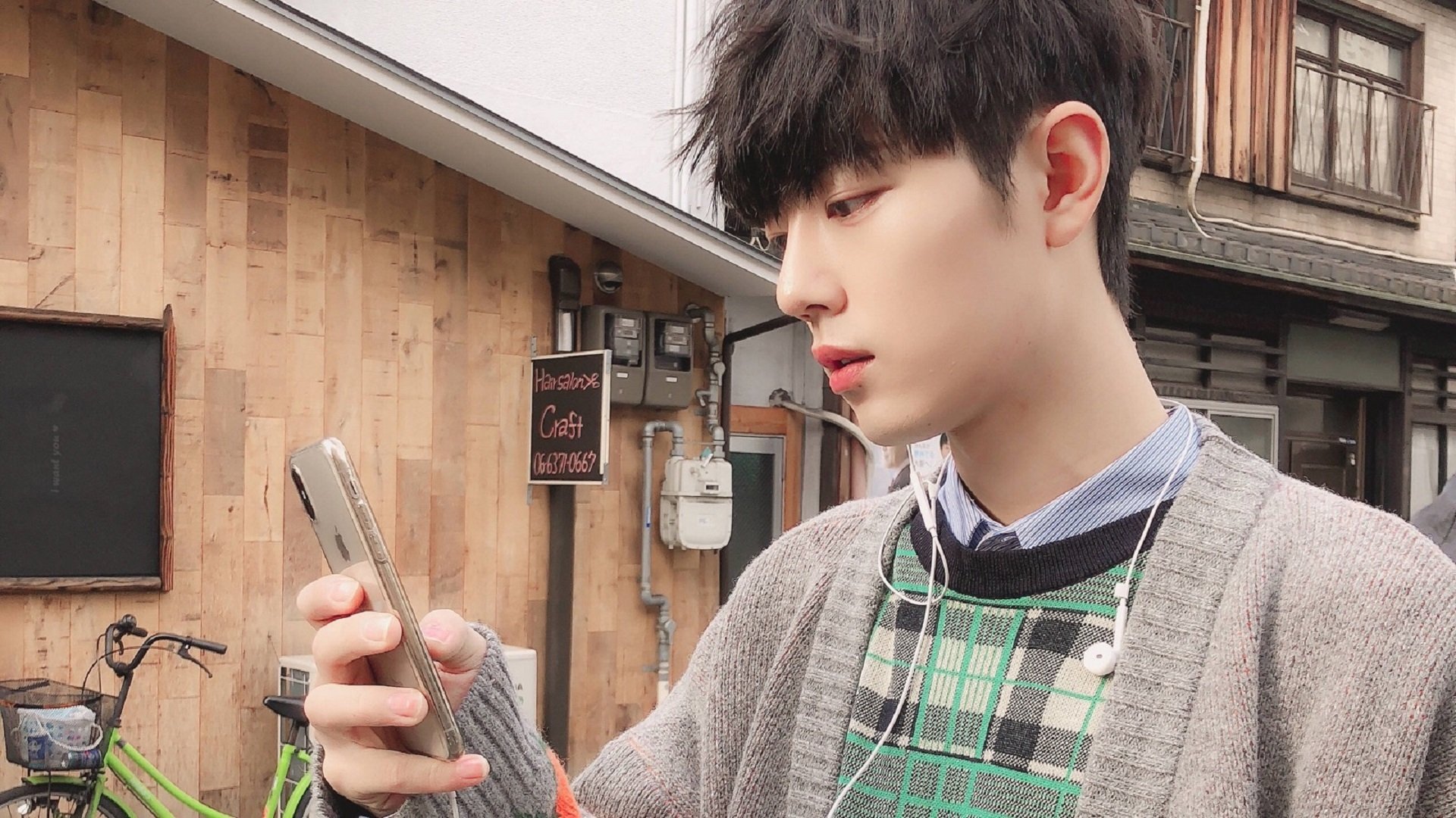 米兰体育-中超联赛中国队夺冠 球迷为球队欢呼雀跃，中超争冠球队