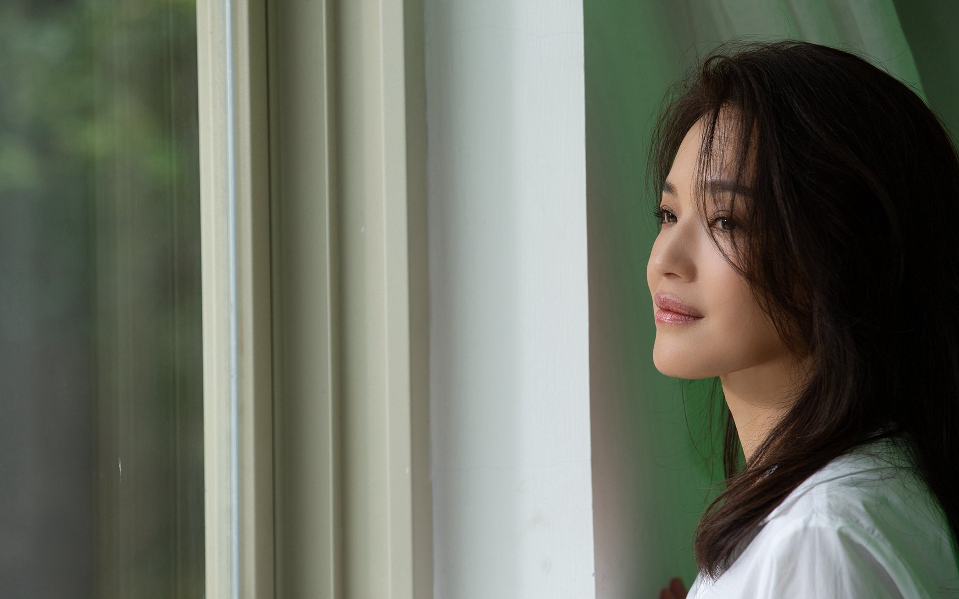 米兰体育-球队是否通过中场站位压制对手后场出球节奏，足球中场如何防守