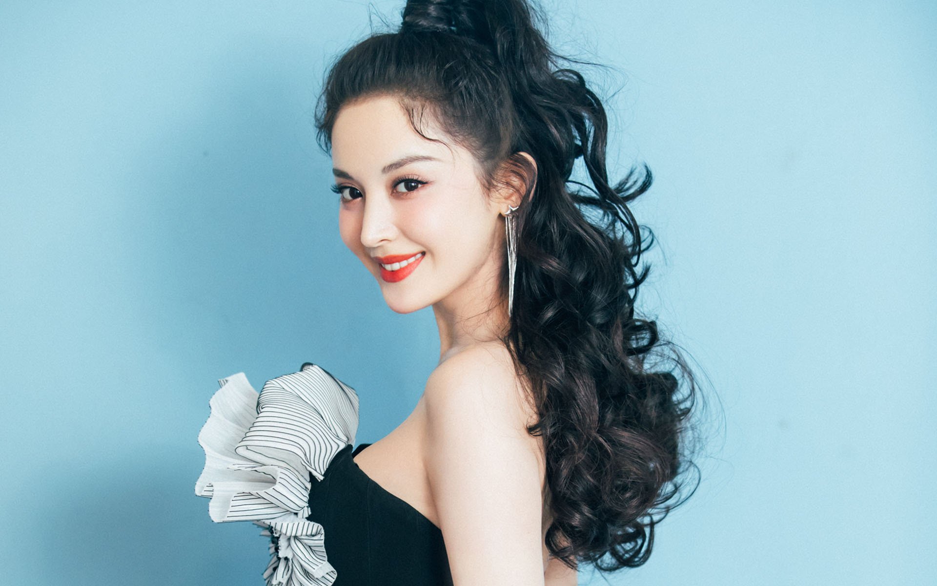 米兰体育官网-男子跳水动作细节改善显著，男子跳水几个动作